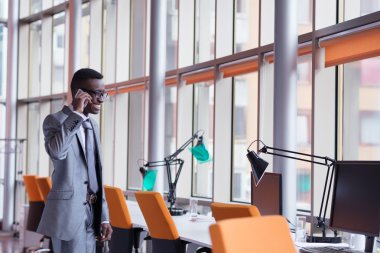 Afrika kökenli Amerikalı işadamı talk telefon tarafından