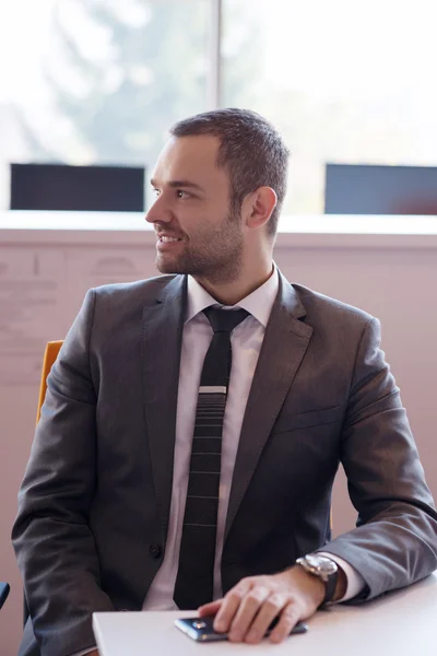 Hombre de negocios en la oficina — Foto de Stock