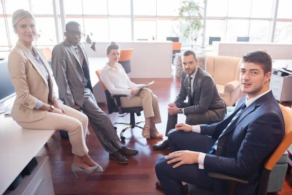 Personnel d'affaires, équipe au bureau — Photo