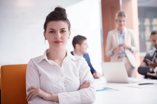 Geschäftsfrau im Büro — Stockfoto