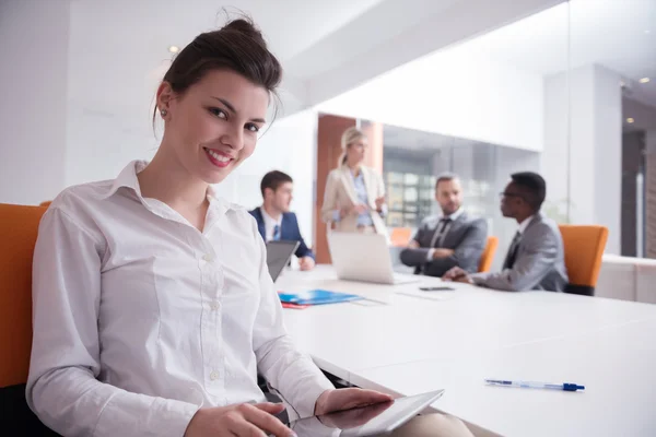 Mujer de negocios en la oficina — Foto de Stock