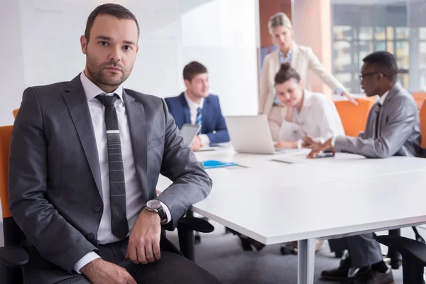 Empresários, equipa no escritório — Fotografia de Stock