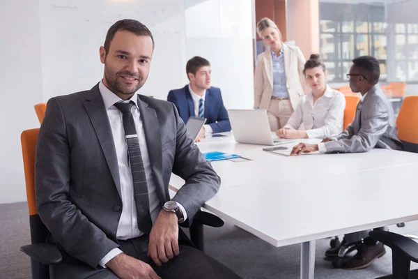 Empresários, equipa no escritório — Fotografia de Stock