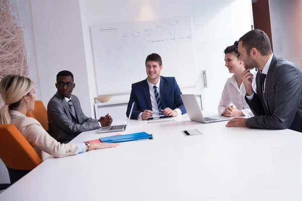 Empresários, equipa no escritório — Fotografia de Stock