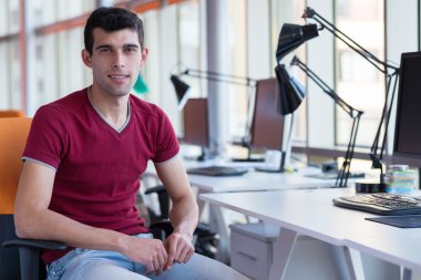 Ofisteki iş adamı.