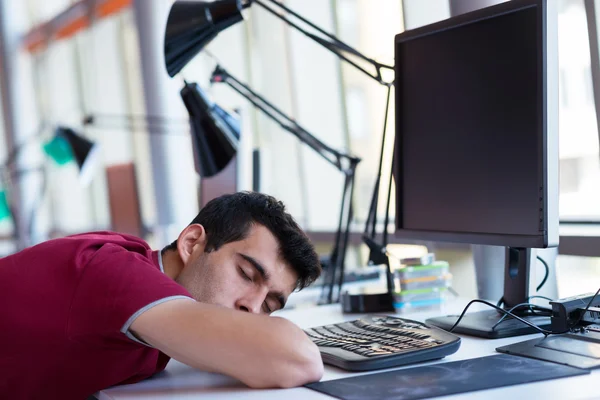 Homem de negócios no escritório — Fotografia de Stock