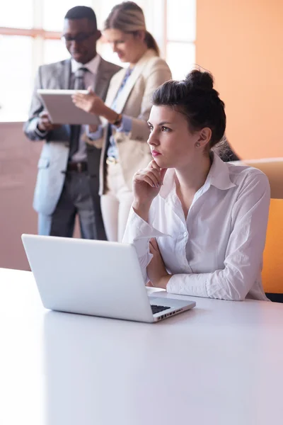 Geschäftsteam im Büro — Stockfoto