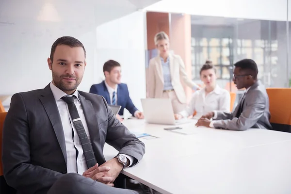 Empresários, equipa no escritório — Fotografia de Stock