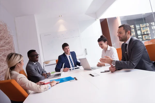 Affärsmän, teamet på kontoret — Stockfoto