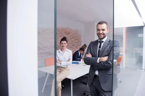 Equipe de empresários no escritório — Fotografia de Stock