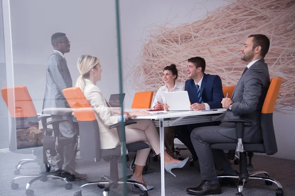 Empresários, equipa no escritório — Fotografia de Stock