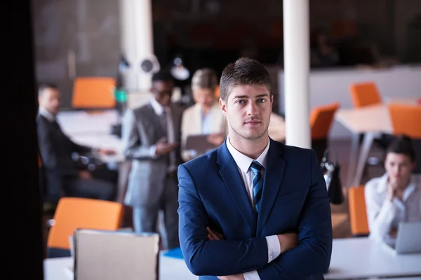 Hombre de negocios en la oficina — Foto de Stock