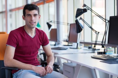 Ofisteki iş adamı.