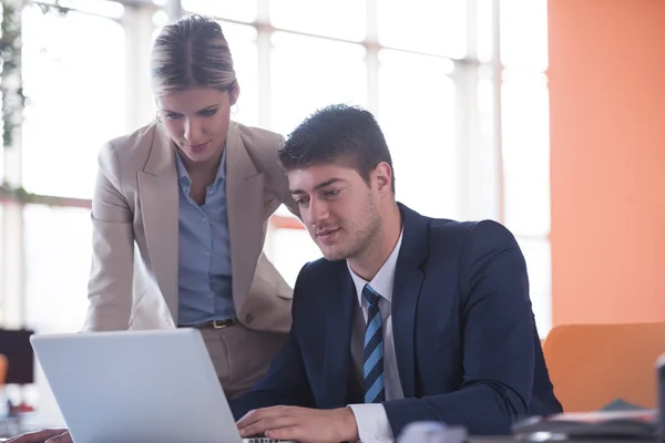 Geschäftsleute-Team im Büro — Stockfoto