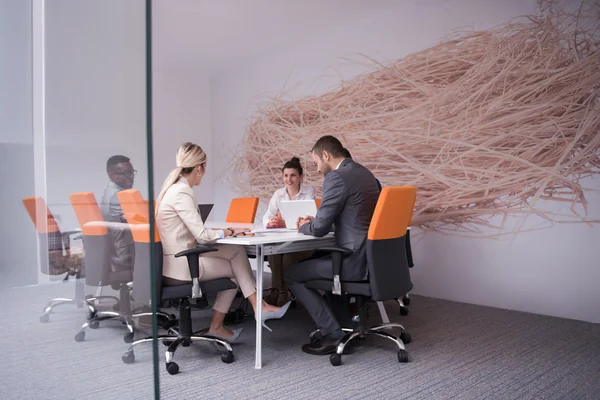 Empresários, equipa no escritório — Fotografia de Stock