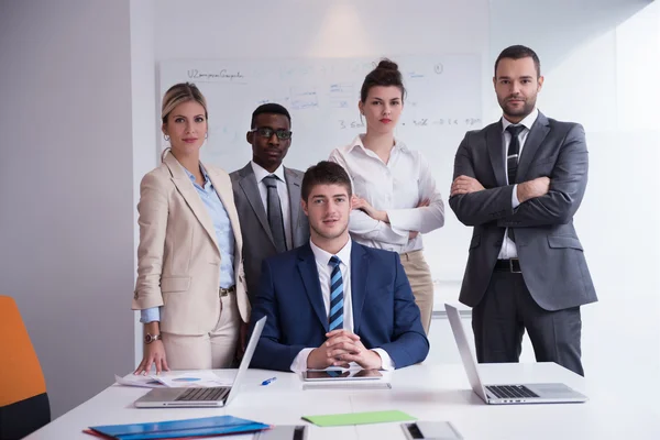 Empresários, equipa no escritório — Fotografia de Stock