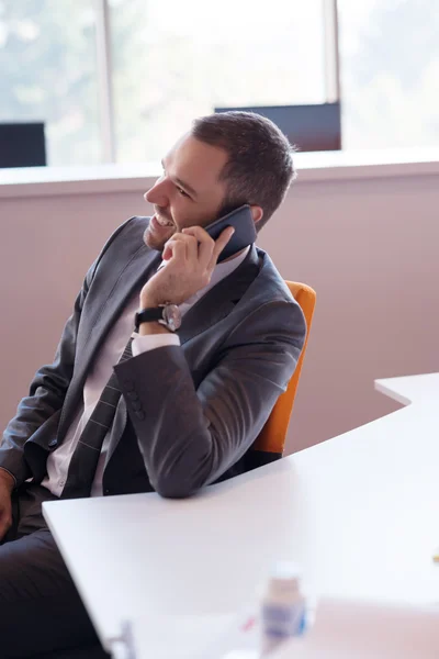 Hombre de negocios en la oficina — Foto de Stock