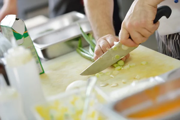 Chef making salad — Stock Photo, Image