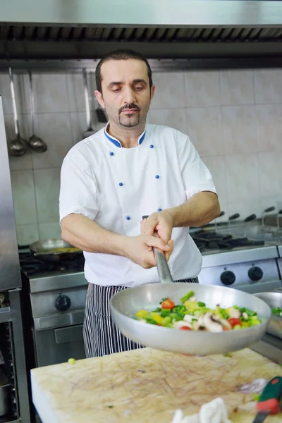 Chef making salad — Stock Photo, Image