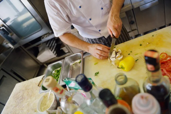 Chef making salad — Stock Photo, Image