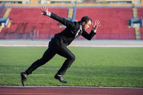 Uomo d'affari correre in pista — Foto Stock