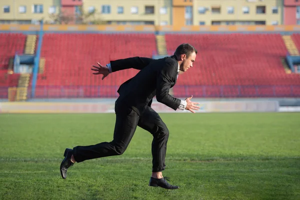 Homem de negócios correr na pista — Fotografia de Stock