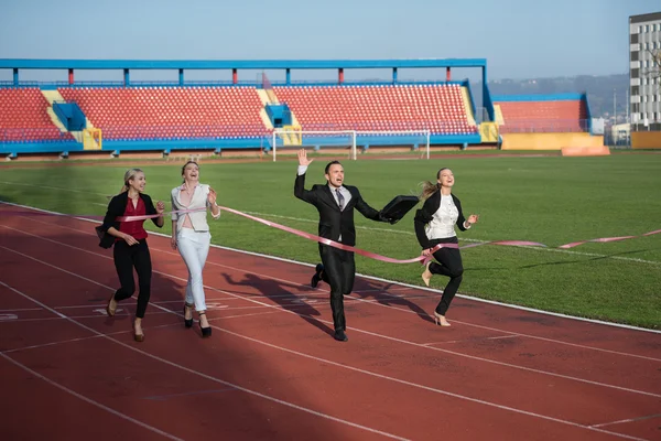 Empresários correndo em pista de corrida — Fotografia de Stock