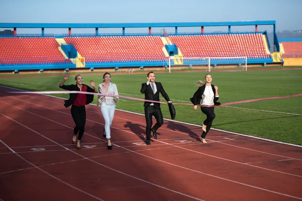 Empresários correndo em pista de corrida — Fotografia de Stock