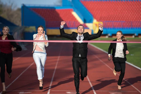 Empresários correndo em pista de corrida — Fotografia de Stock