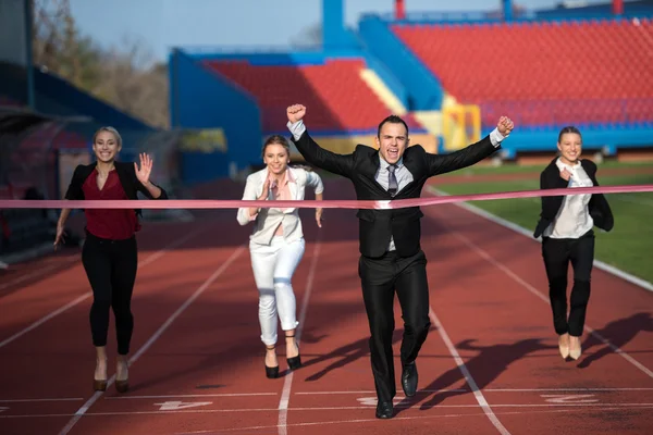 Gente de negocios corriendo en pista de carreras — Foto de Stock