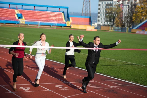 Empresários correndo em pista de corrida — Fotografia de Stock