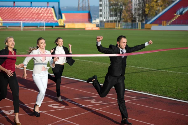Gente de negocios corriendo en pista de carreras — Foto de Stock