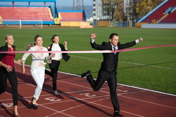 Empresários correndo em pista de corrida — Fotografia de Stock