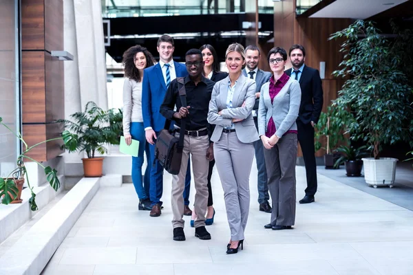 Team junger Geschäftsleute — Stockfoto