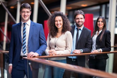 Ofisteki iş adamları grubu