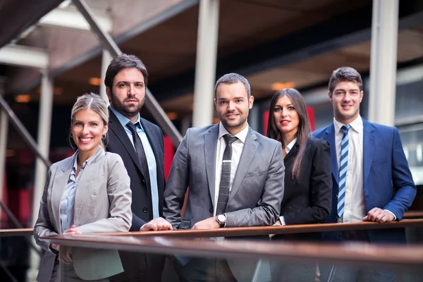 Equipo de jóvenes empresarios —  Fotos de Stock