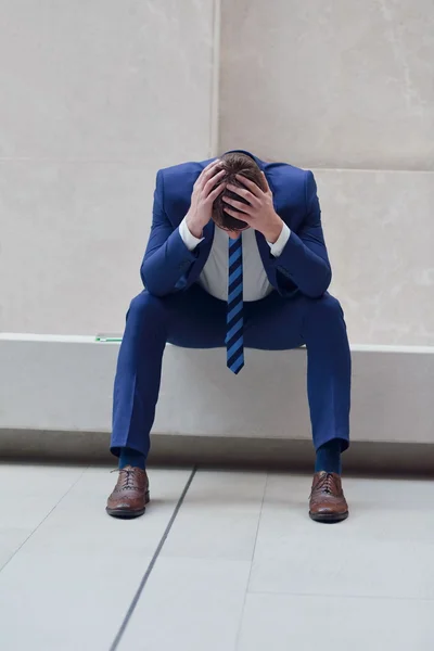 Frustrado jovem homem de negócios — Fotografia de Stock