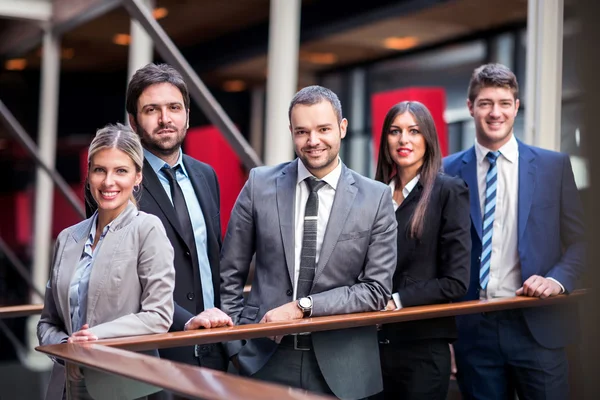 Team junger Geschäftsleute — Stockfoto