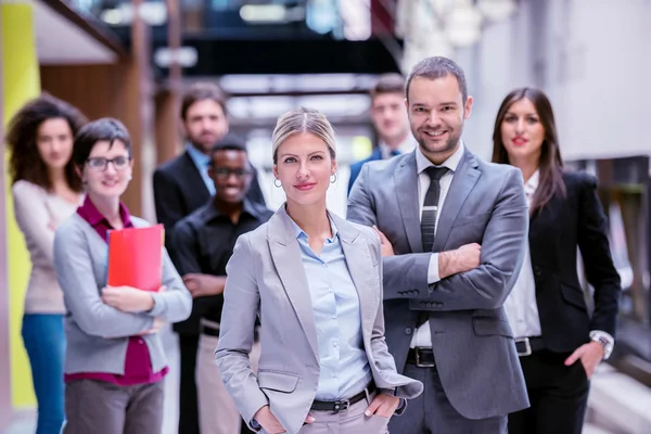 Equipa de jovens empresários — Fotografia de Stock