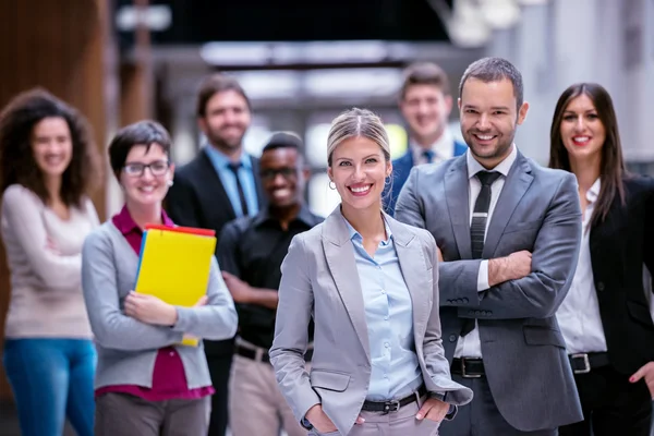 Equipo de jóvenes empresarios — Foto de Stock