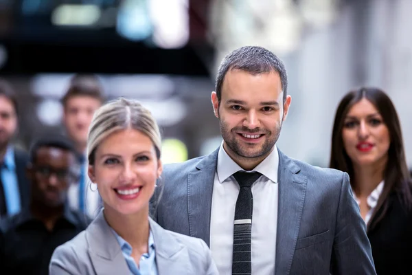 Equipa de jovens empresários — Fotografia de Stock