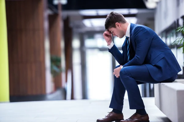 Frustrato giovane uomo d'affari — Foto Stock