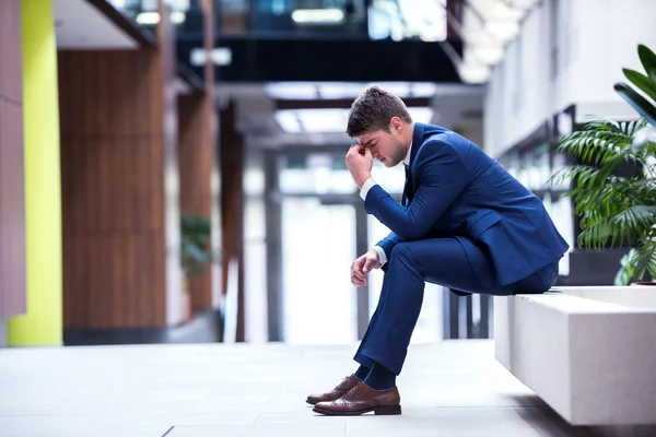 Frustrado jovem homem de negócios — Fotografia de Stock