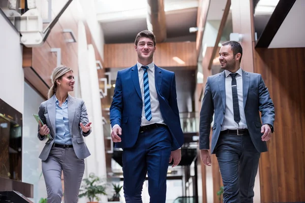 Équipe d'affaires au bureau — Photo