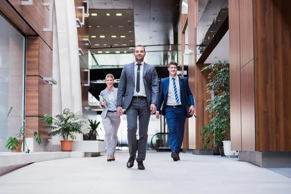 Equipe de negócios no escritório — Fotografia de Stock