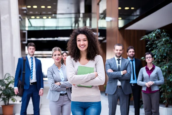 Equipo de jóvenes empresarios — Foto de Stock