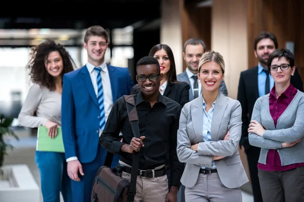 Equipa de jovens empresários — Fotografia de Stock