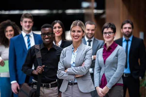 Equipo de jóvenes empresarios — Foto de Stock