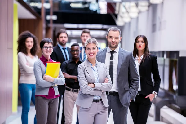 Équipe de jeunes entrepreneurs — Photo