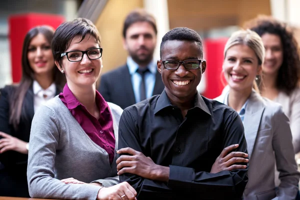 Équipe de jeunes entrepreneurs — Photo